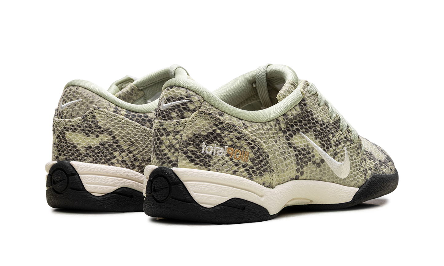 Total 90 SE WMNS"Olive Aura Pale Ivory" IB4204 301