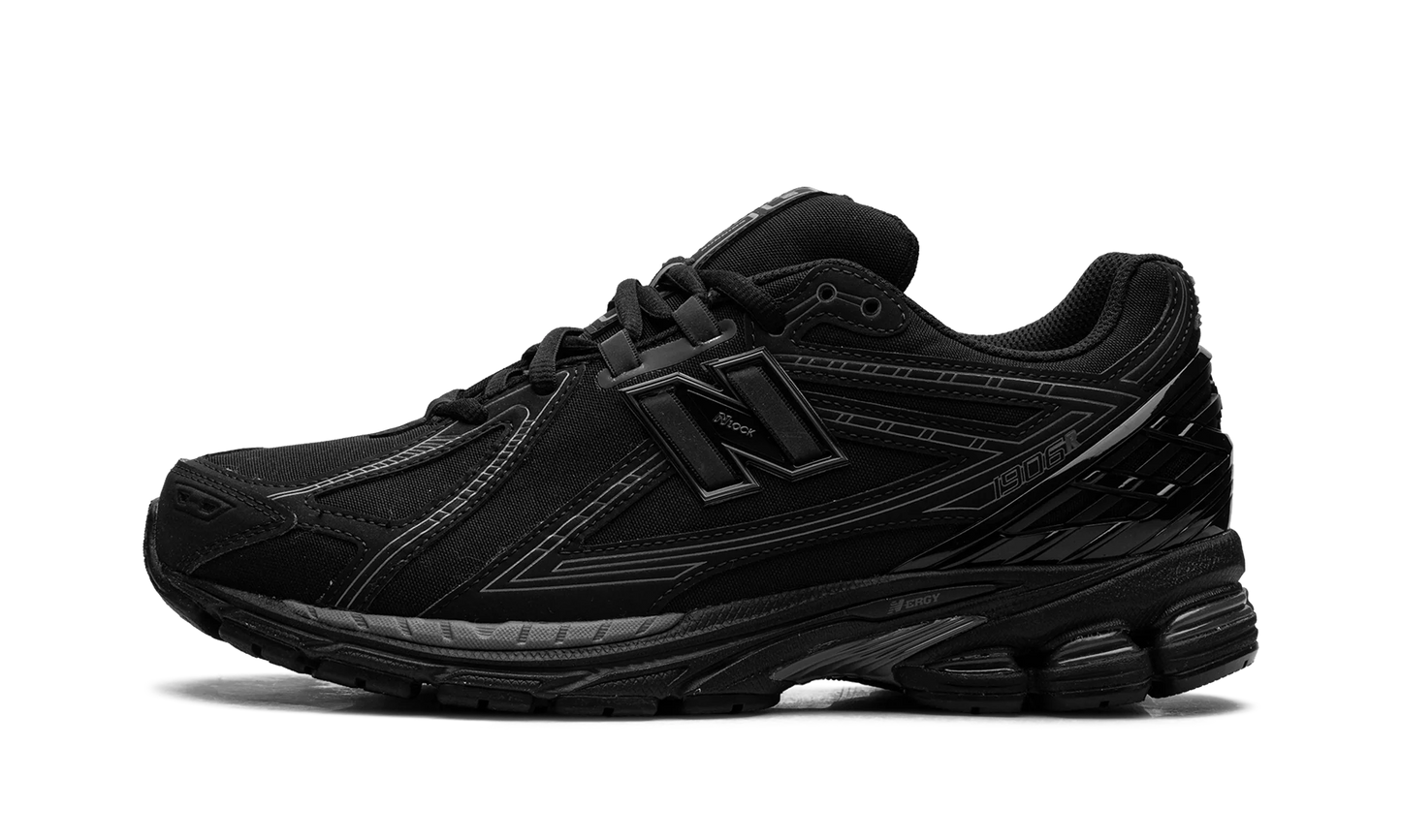 1906R "Triple Black" U1906RJB