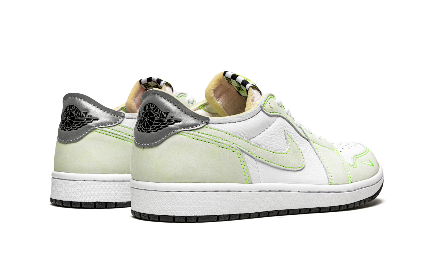 1 Low OG "Ghost Green" DM7837 103