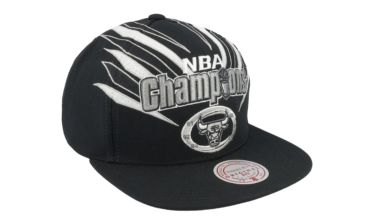 NBA Hardwood Classics 98 Champ Flipside Snapback Cap "Chicago Bulls - Black / White" HS8711 CBUBKWH