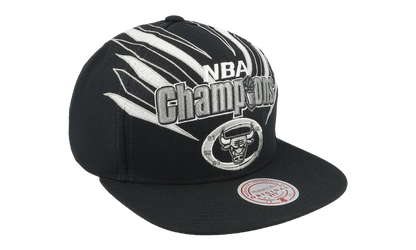 NBA Hardwood Classics 98 Champ Flipside Snapback Cap "Chicago Bulls - Black / White" HS8711 CBUBKWH