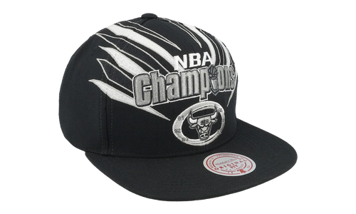 NBA Hardwood Classics 98 Champ Flipside Snapback Cap "Chicago Bulls - Black / White" HS8711 CBUBKWH