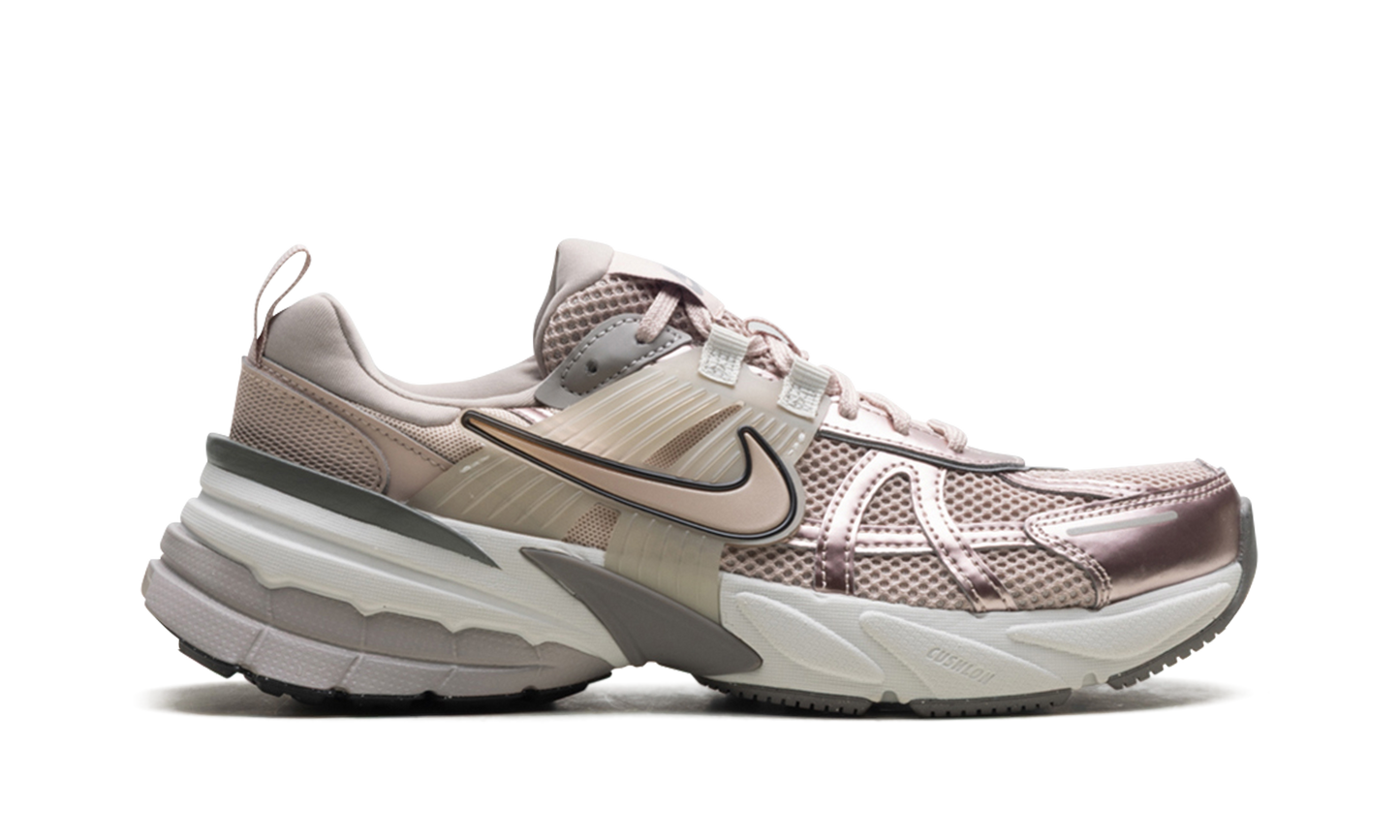 V2K Run WMNS"Particle Beige College Grey Light Bone" FD0736 201