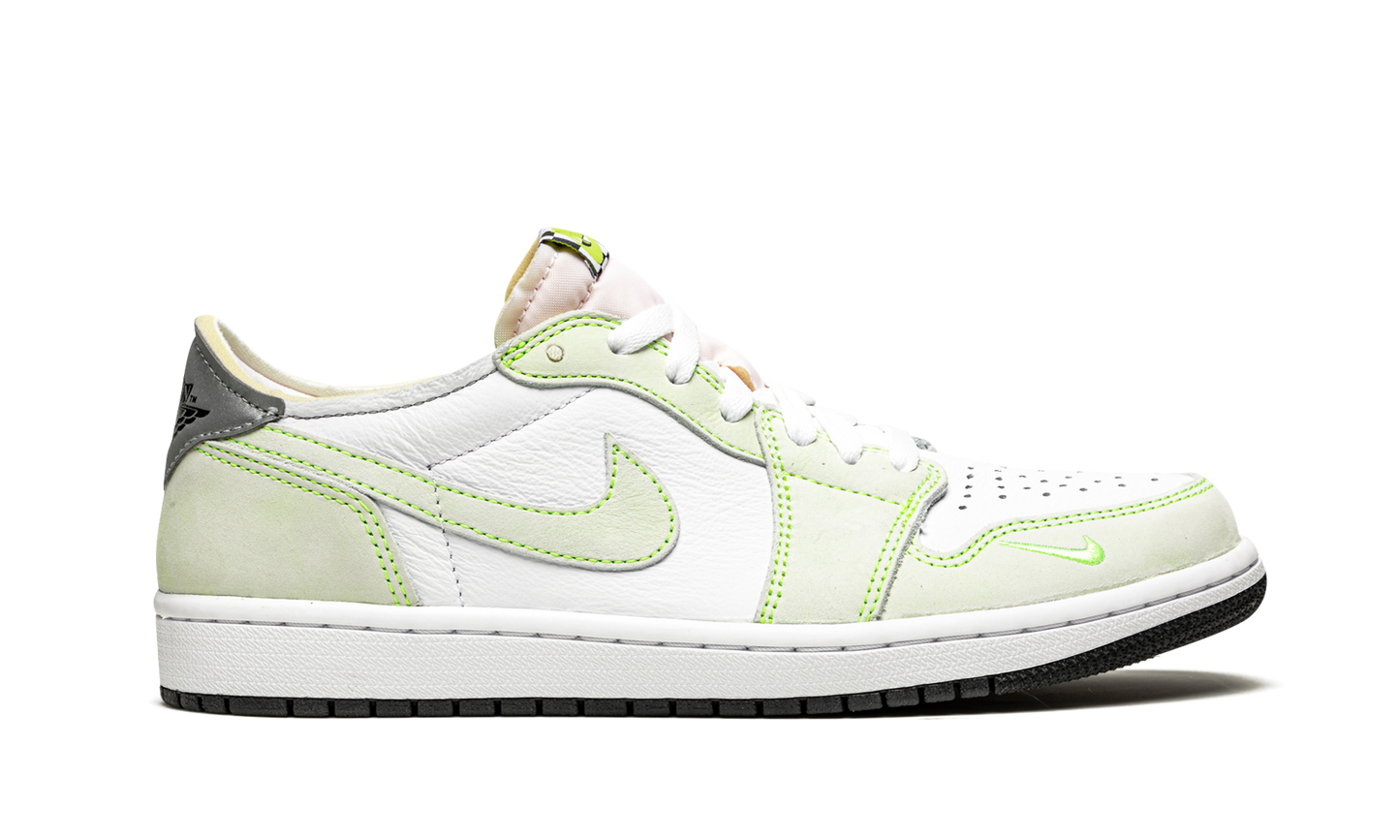1 Low OG "Ghost Green" DM7837 103