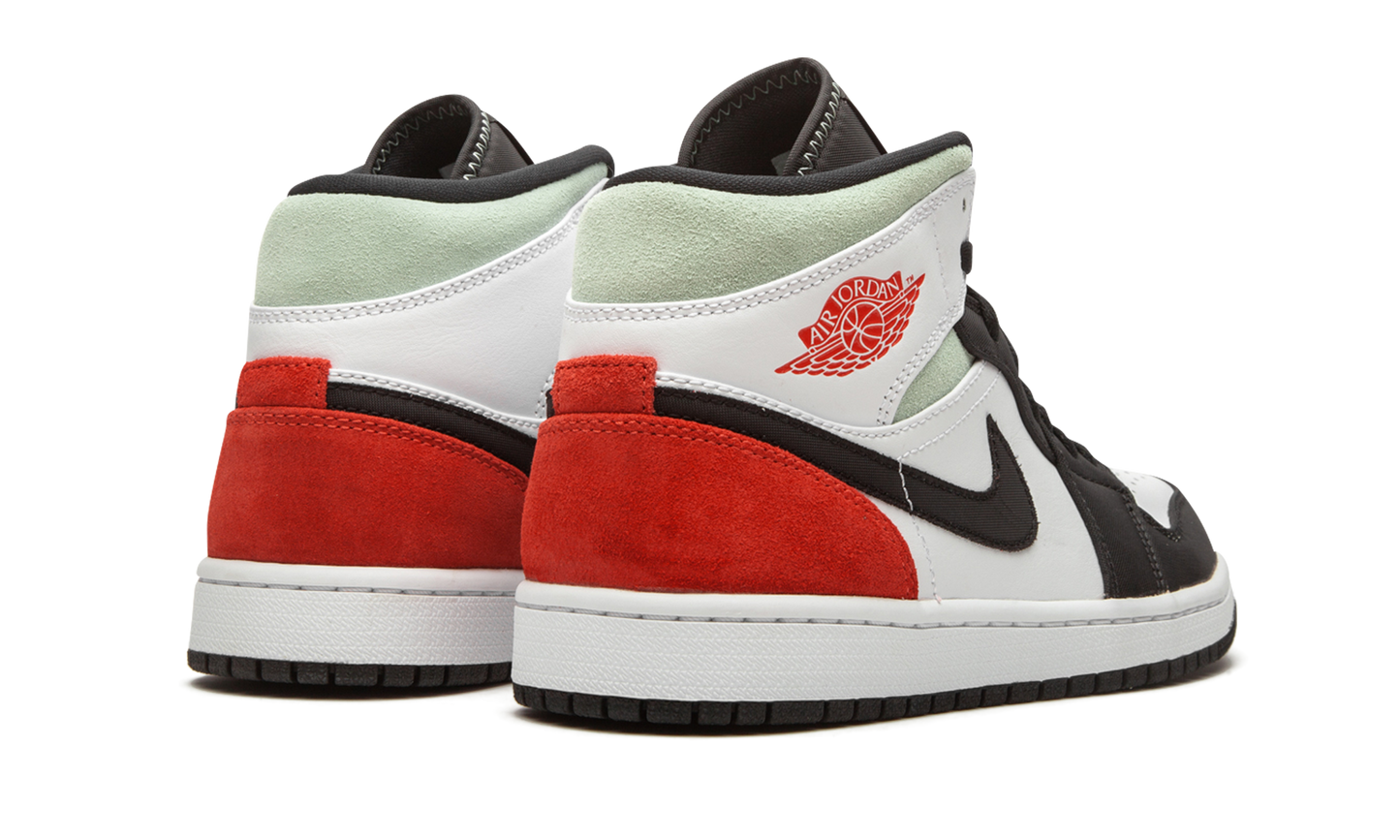 1 Mid SE "Red Black Toe" 852542 100