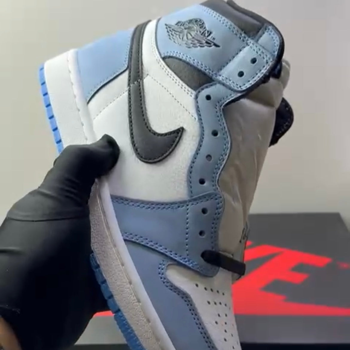 1 Retro High OG University Blue