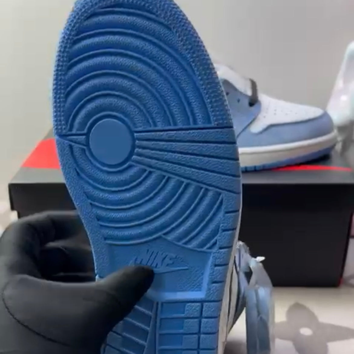 1 Retro High OG University Blue