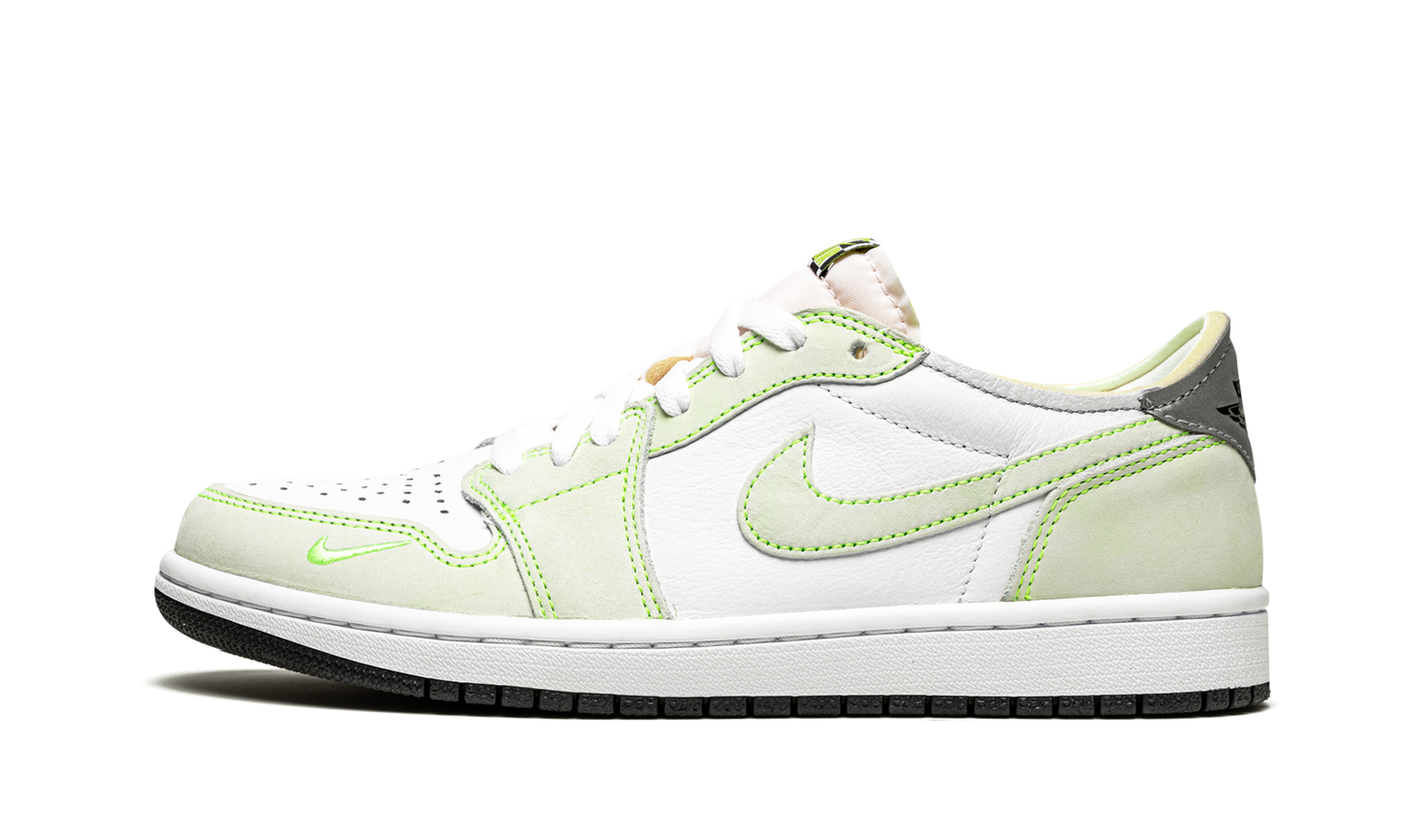 1 Low OG "Ghost Green" DM7837 103