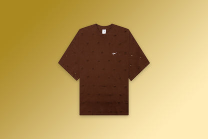 Jacquemus NRG HE Swoosh Tee - Cacao Wow