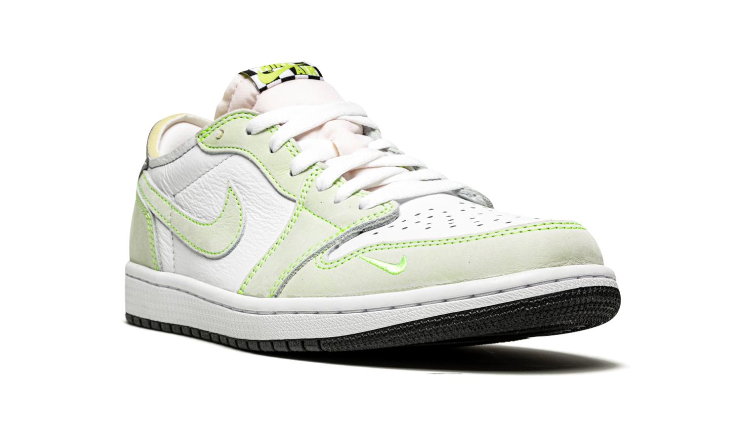 1 Low OG "Ghost Green" DM7837 103