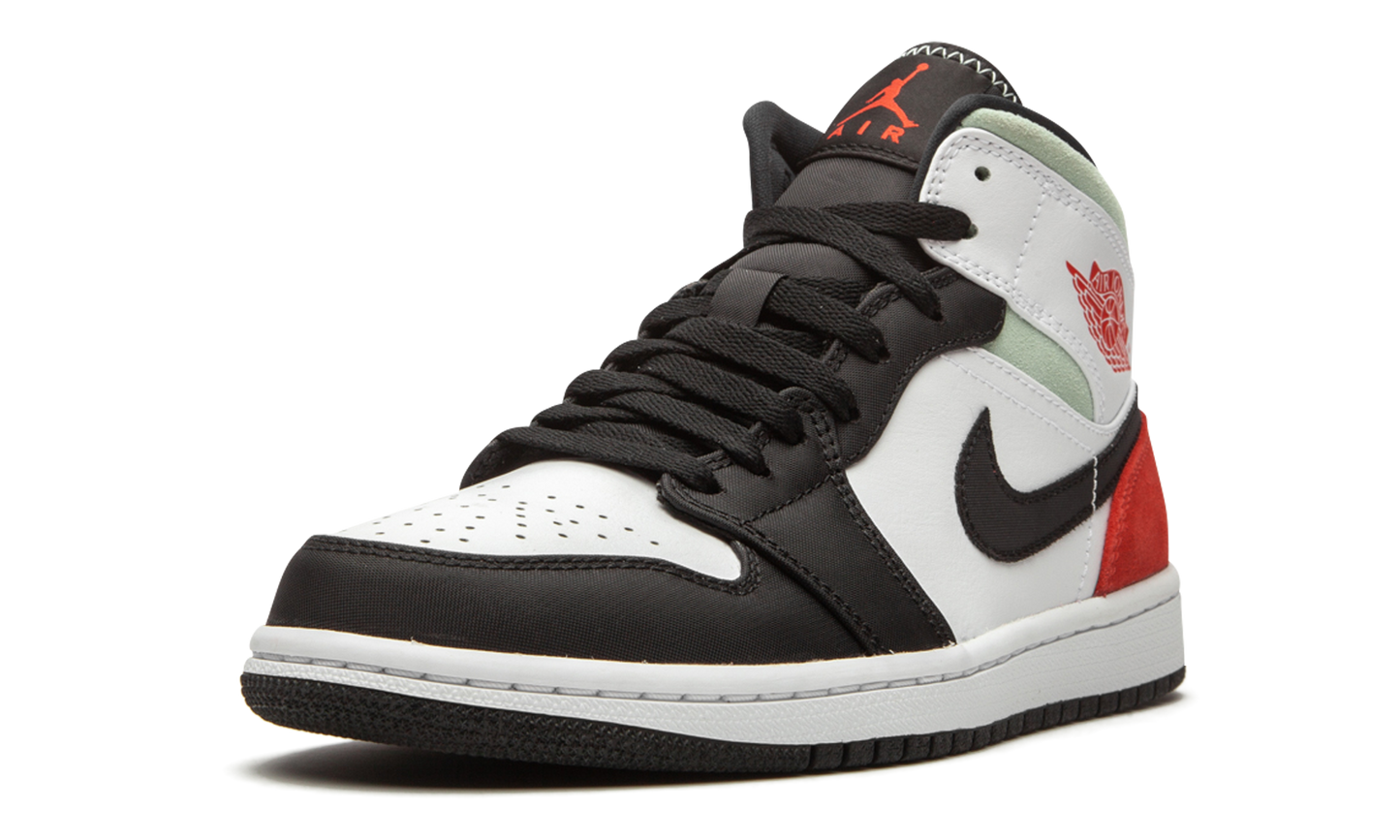 1 Mid SE "Red Black Toe" 852542 100