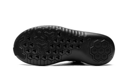 FREE TR 8 MNS WMNS "Triple Black" 942888 002
