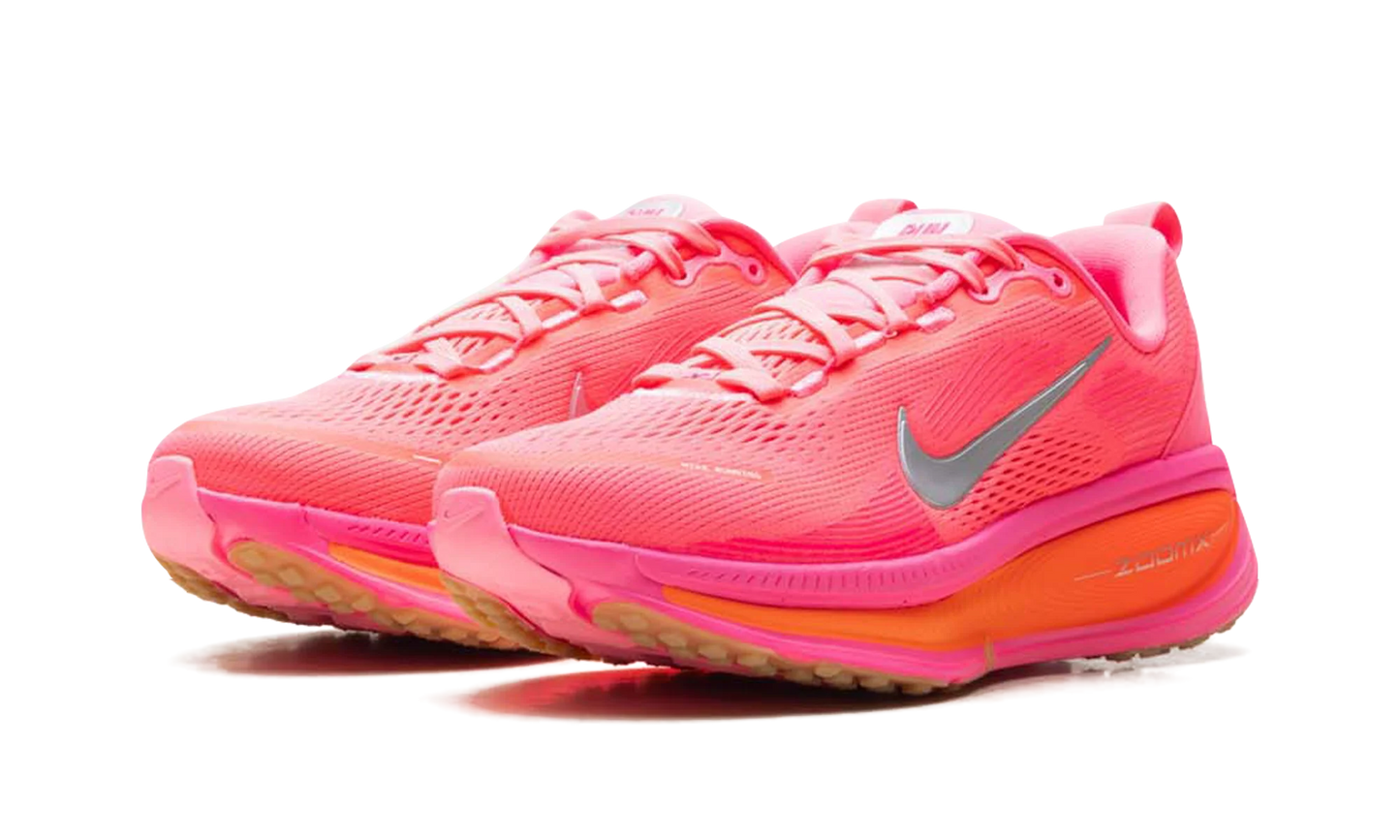 Vomero 18 WMNS "Digital Pink Hyper Orange" HM6804 602