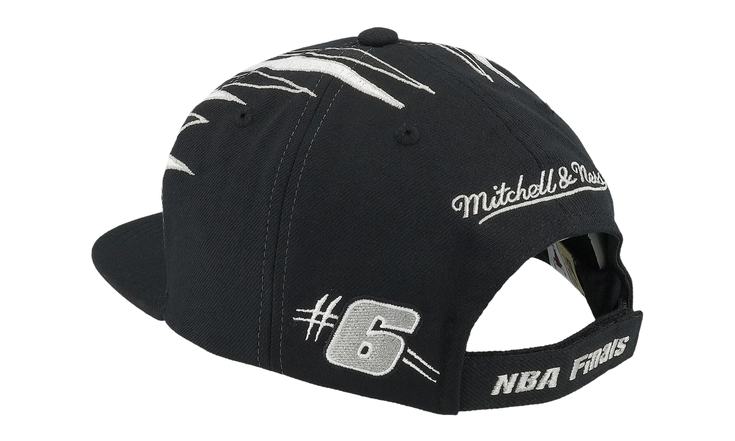 NBA Hardwood Classics 98 Champ Flipside Snapback Cap "Chicago Bulls - Black / White" HS8711 CBUBKWH