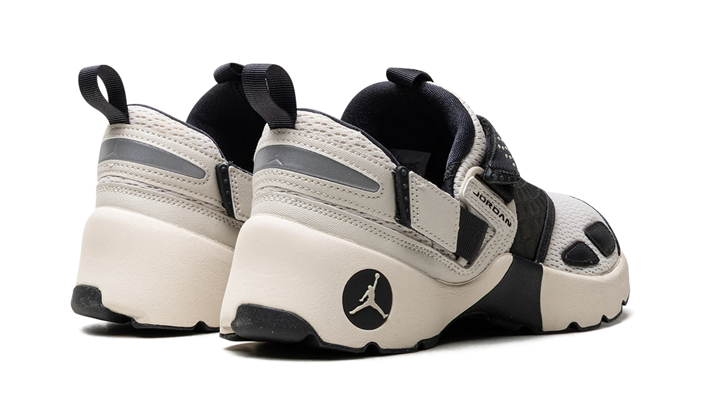 Jordan Trunner LX WMNS "Light Orewood Brown" HQ2164 102