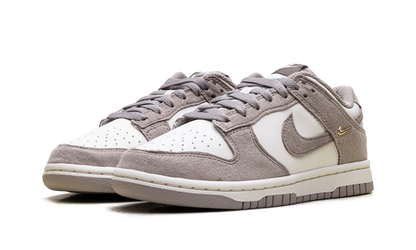 Dunk Low WMNS"Malt Gold Mini Swoosh" IB4417 105