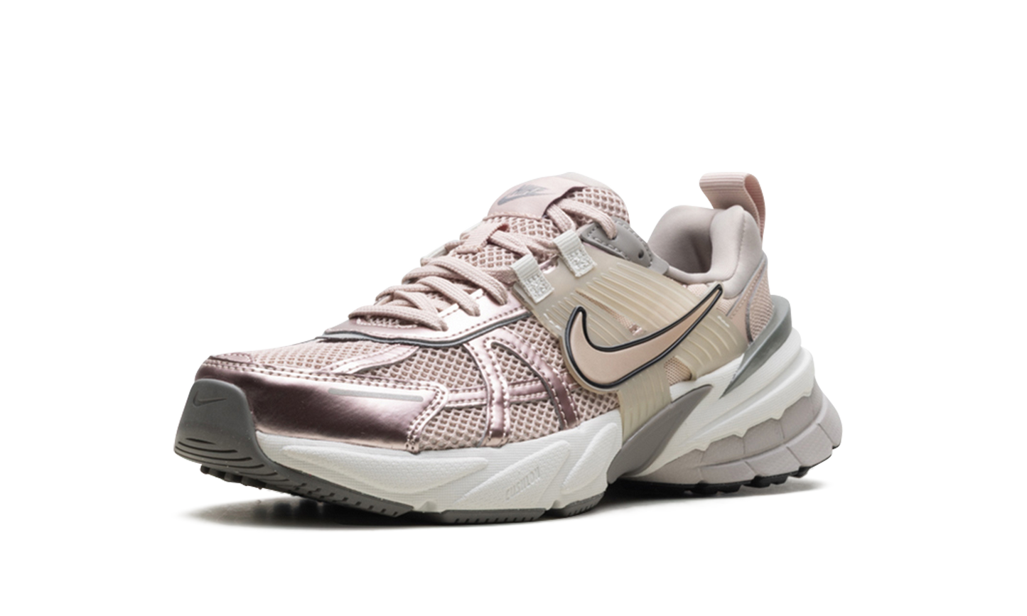 V2K Run WMNS"Particle Beige College Grey Light Bone" FD0736 201