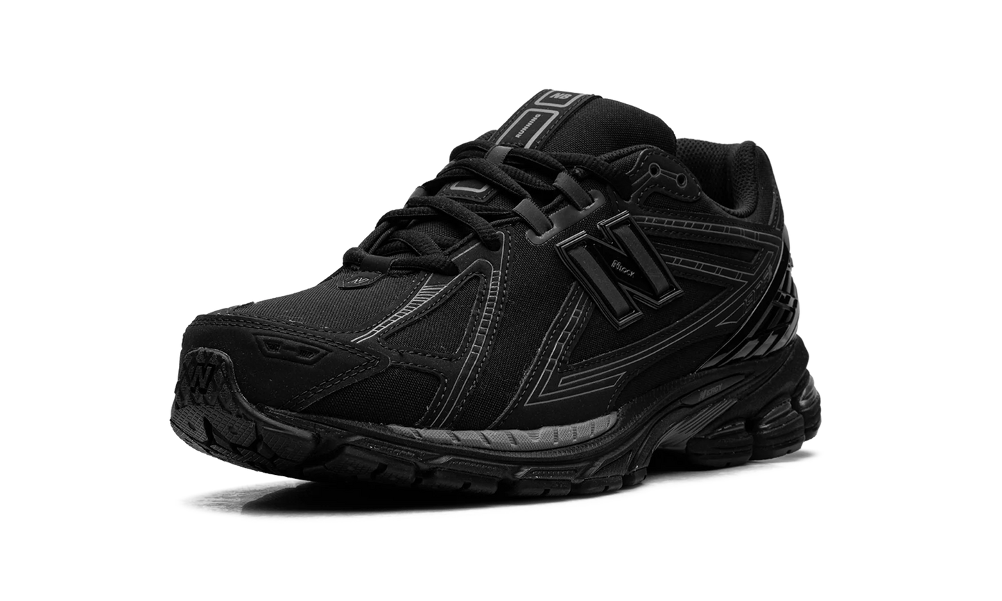 1906R "Triple Black" U1906RJB