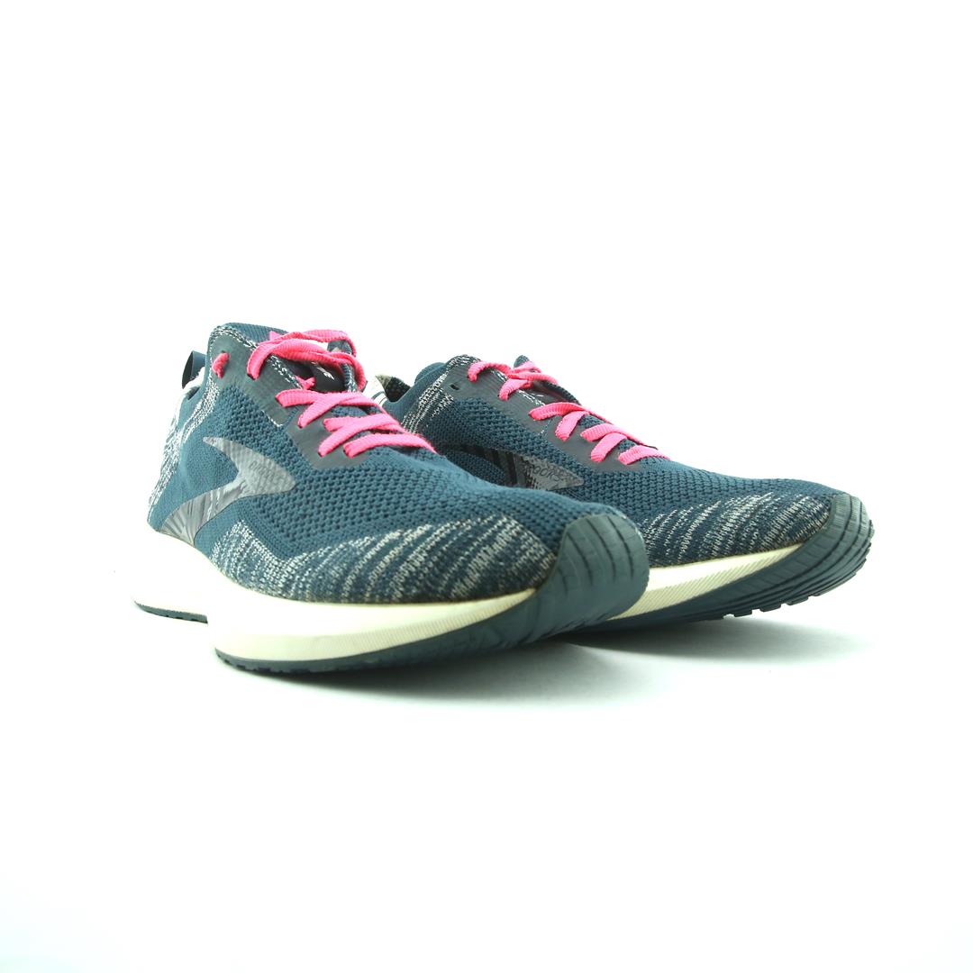 LEVITATE 4