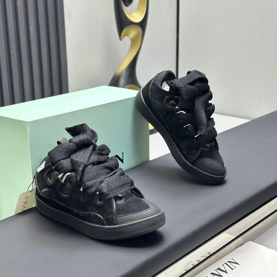 Leather Curb Triple Black