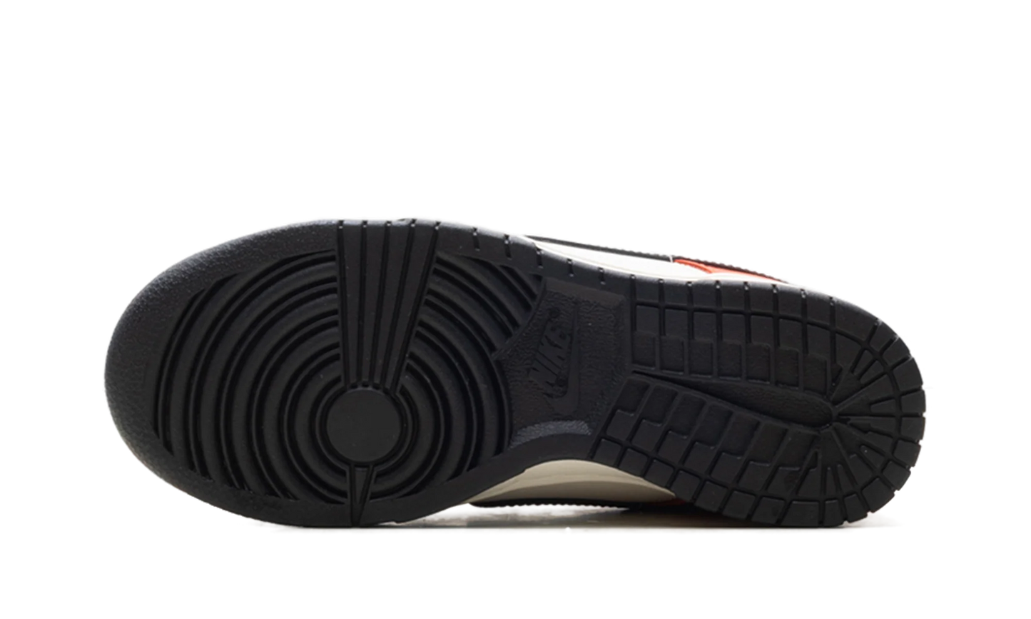 Dunk Low WMNS "Black Toe Bright Crimson" HQ3423 635