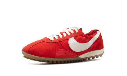 Moon Shoe SP WMNS"Jacquemus - University Red" HV8547 600