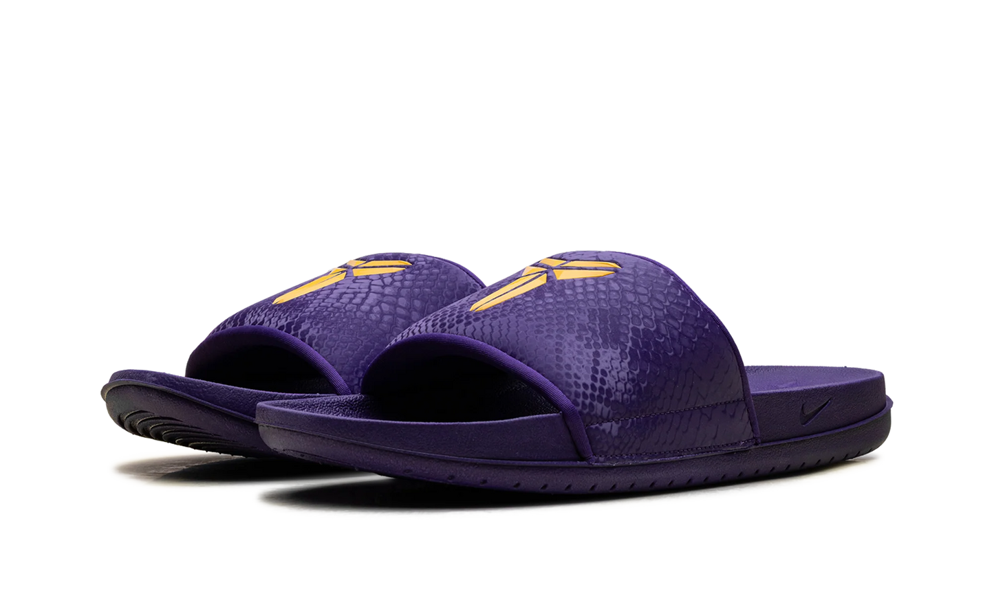 Kobe Offcourt Slide "Purple University Gold" IF2870 500