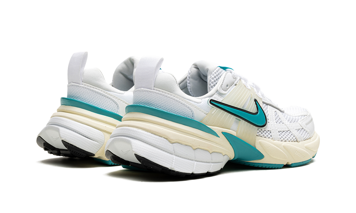 V2K Run WMNS"Dusty Cactus" FD0736 105