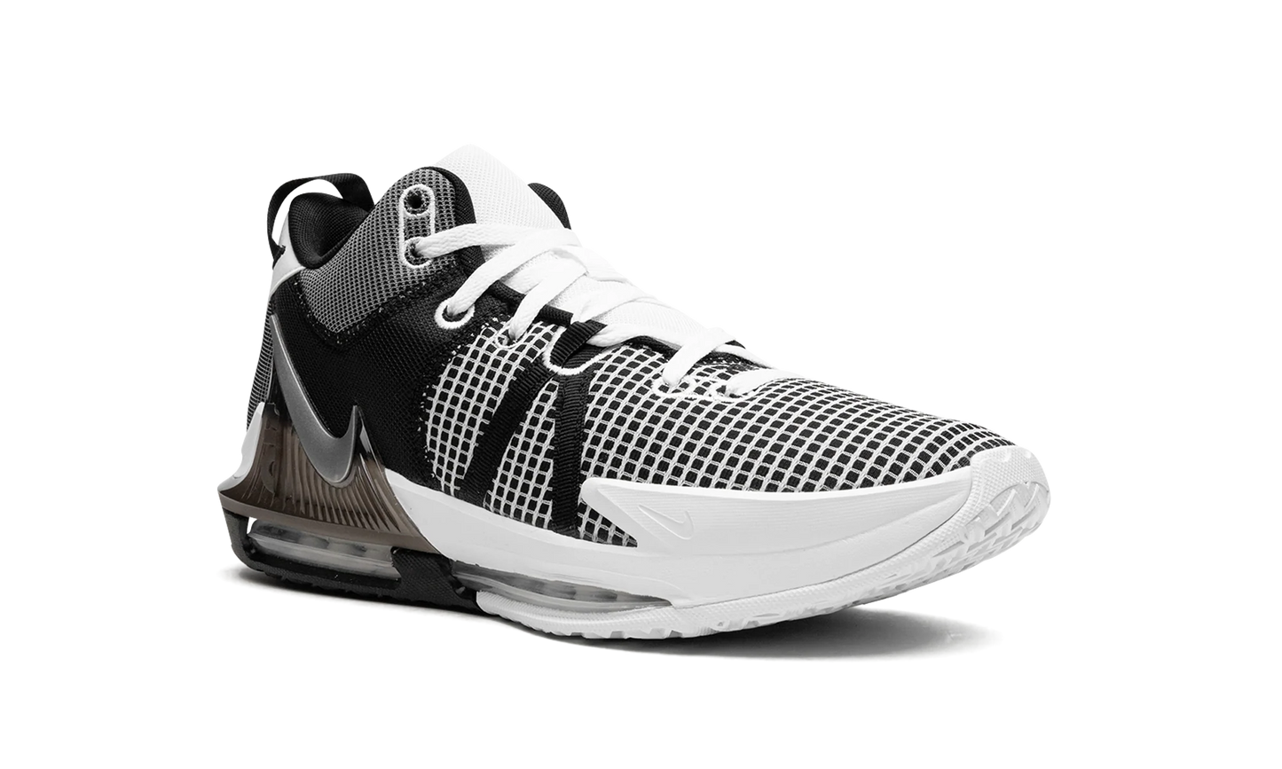 LeBron Witness VII "Metallic Silver" DM1123 100