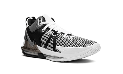 LeBron Witness VII "Metallic Silver" DM1123 100