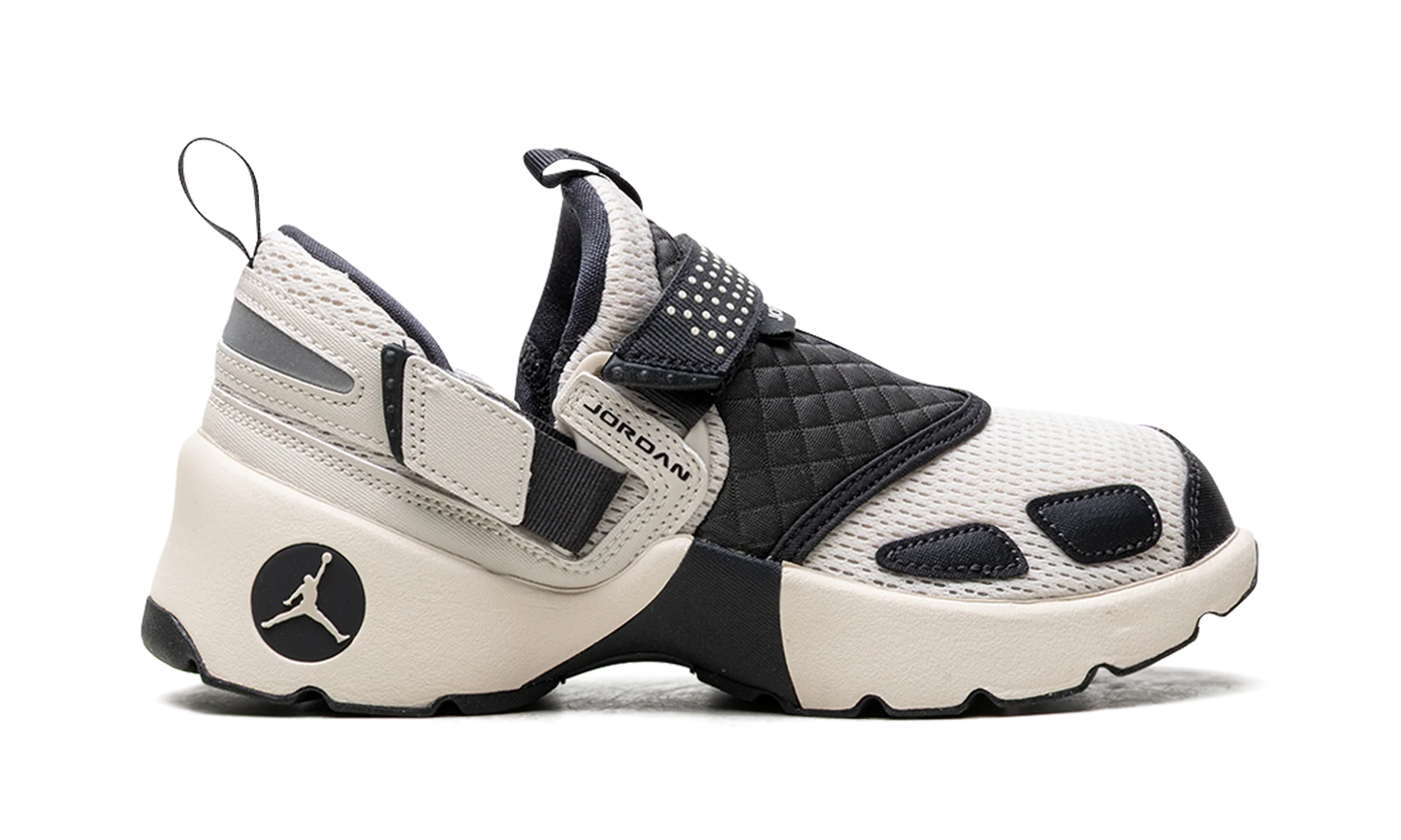 Jordan Trunner LX WMNS "Light Orewood Brown" HQ2164 102