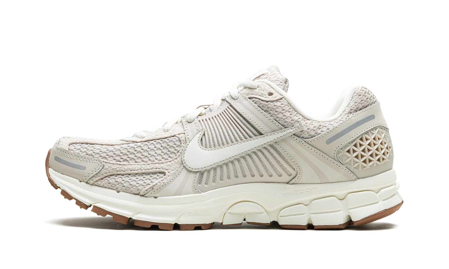ZOOM VOMERO 5 WMNS"Light Orewood Brown" FZ3780 101