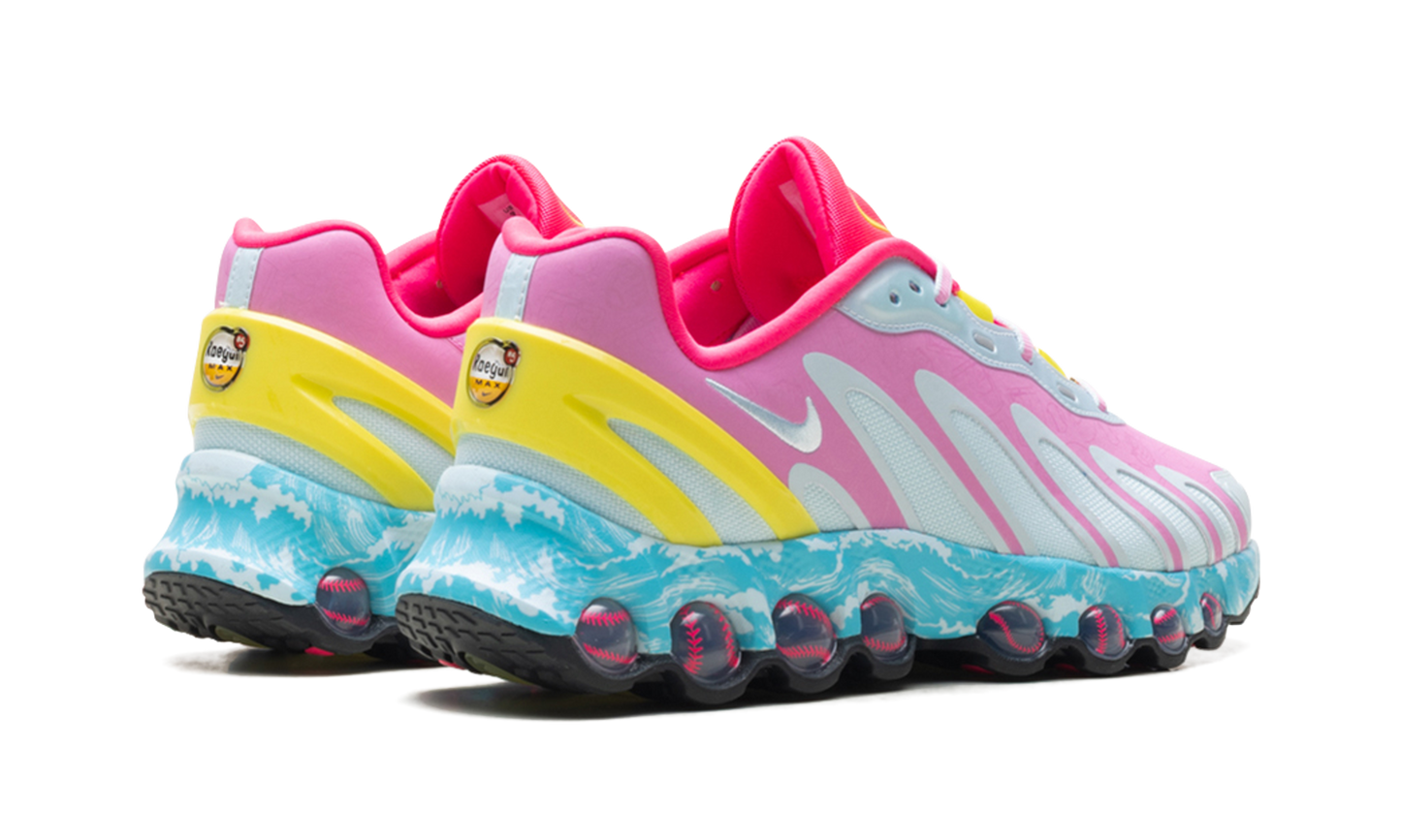 Air Max DN8 WMNS"Doernbecher" IO7689 921