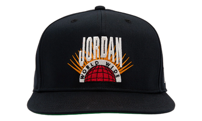 Jordan Essentials Pro Structured Flat Bill Hat "Black / Kelly Green / Sail" IF3508 010