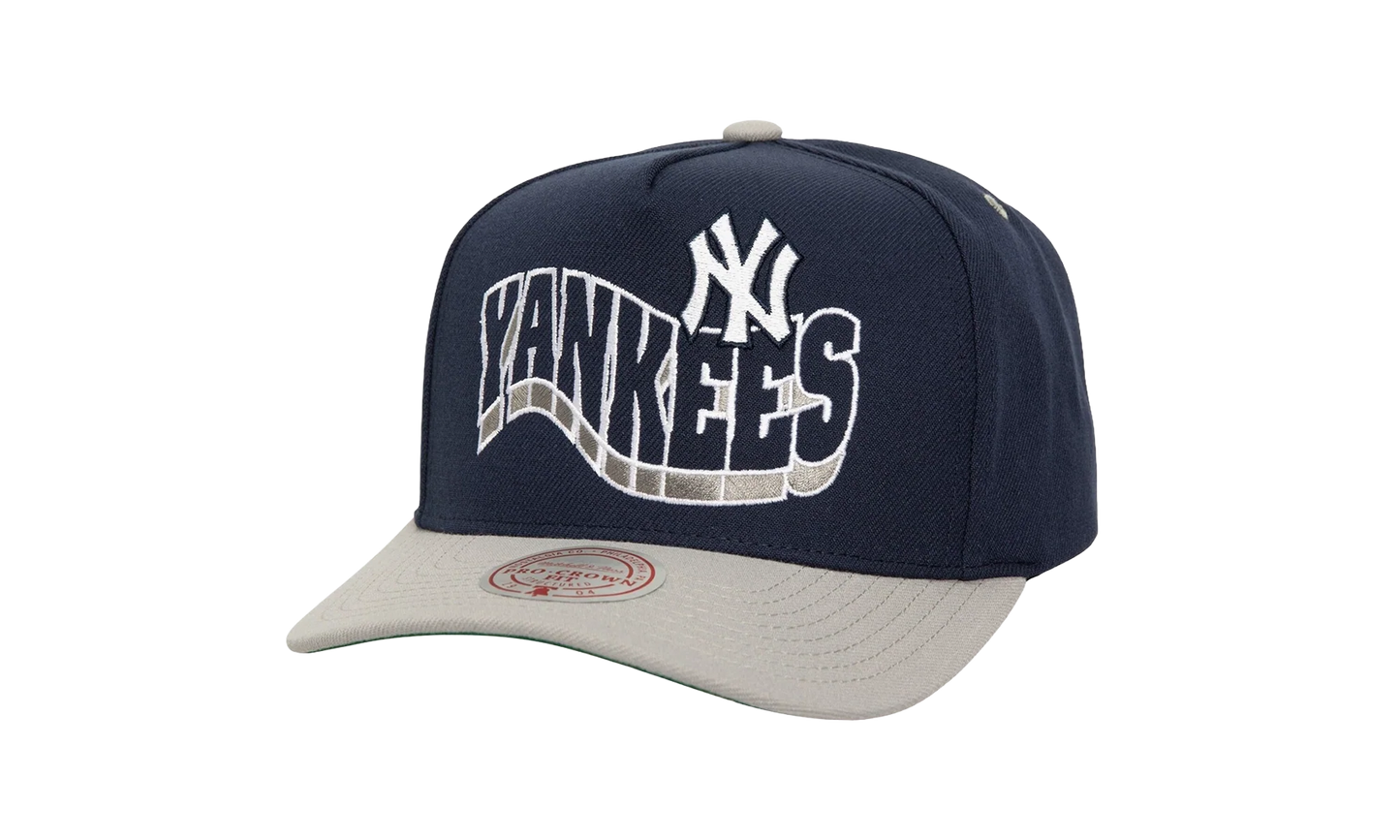MLB Wavy Pro Snapback Cap "New York Yankees - Navy" HP9616 NYYNAVY