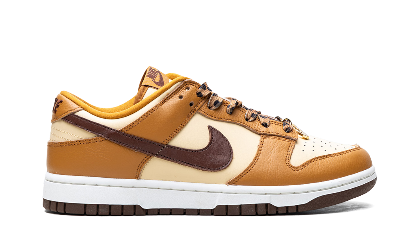 Dunk Low SE WMNS"Cherry Charms - Desert Ochre" HQ7487 700