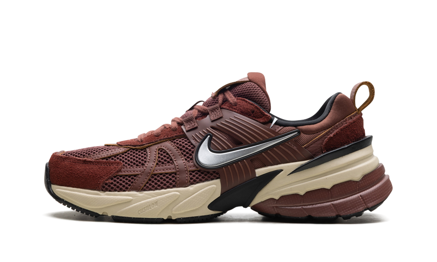 V2K Run WMNS"Red Sepia Dark Pony" FN6703 201