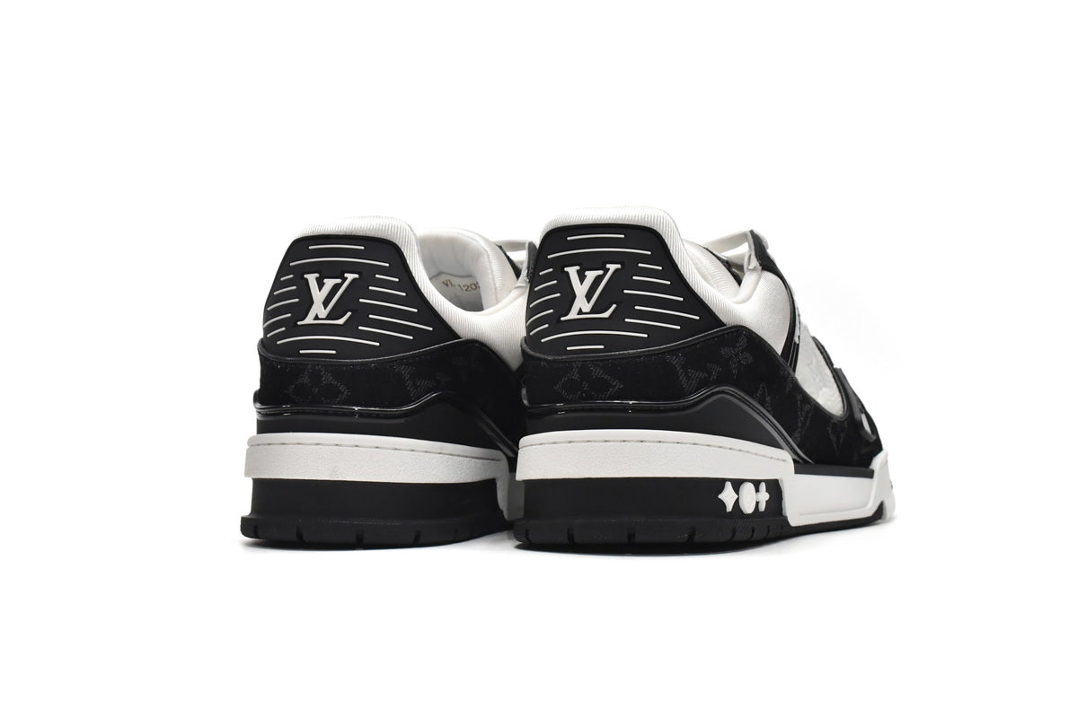 Trainer Black White