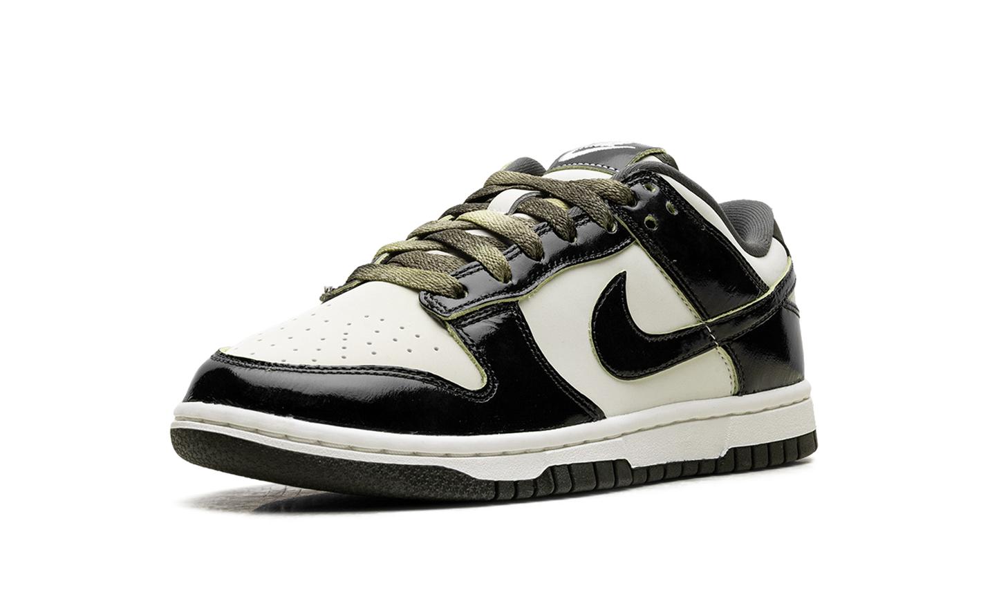 Dunk Low SE WMNS"Panda-Monium Pack - Olive" HQ1918 001