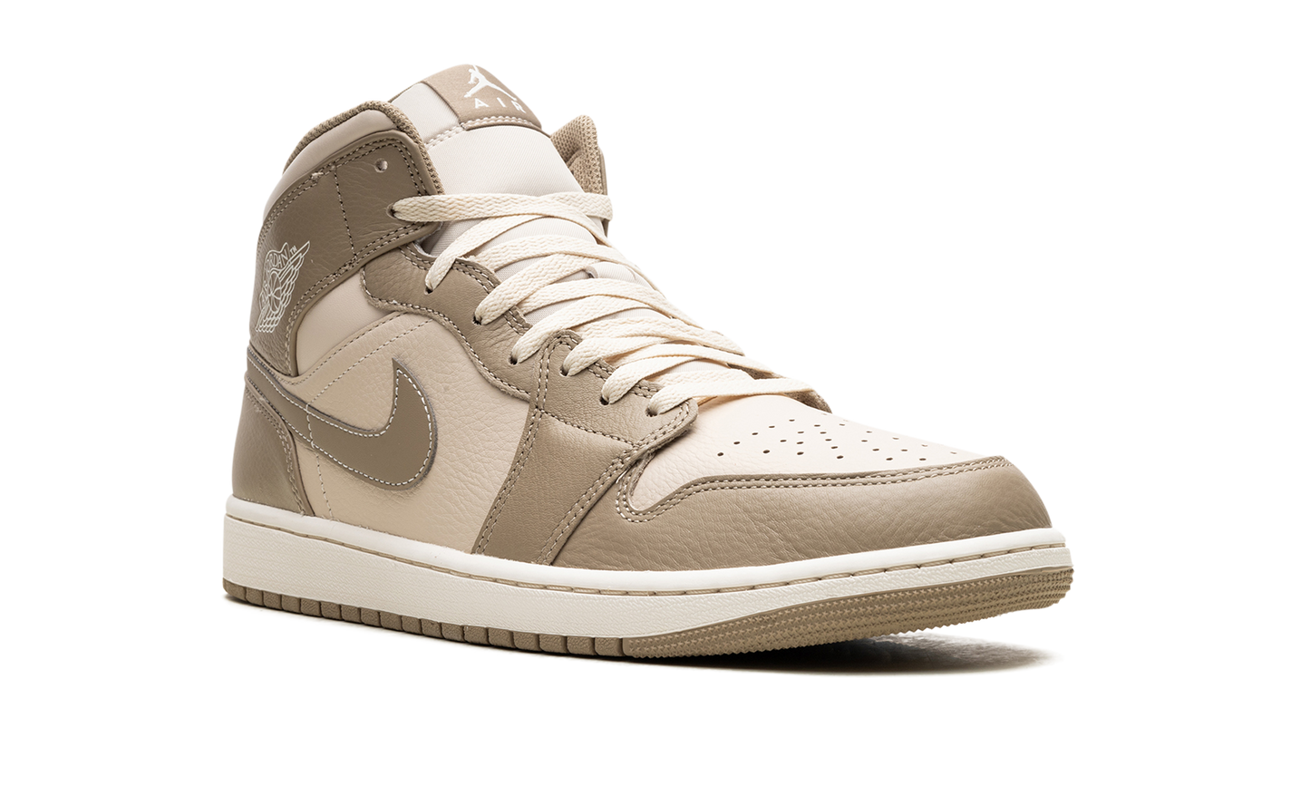 1 Mid "LEGEND LIGHT BROWN" HF4830 203