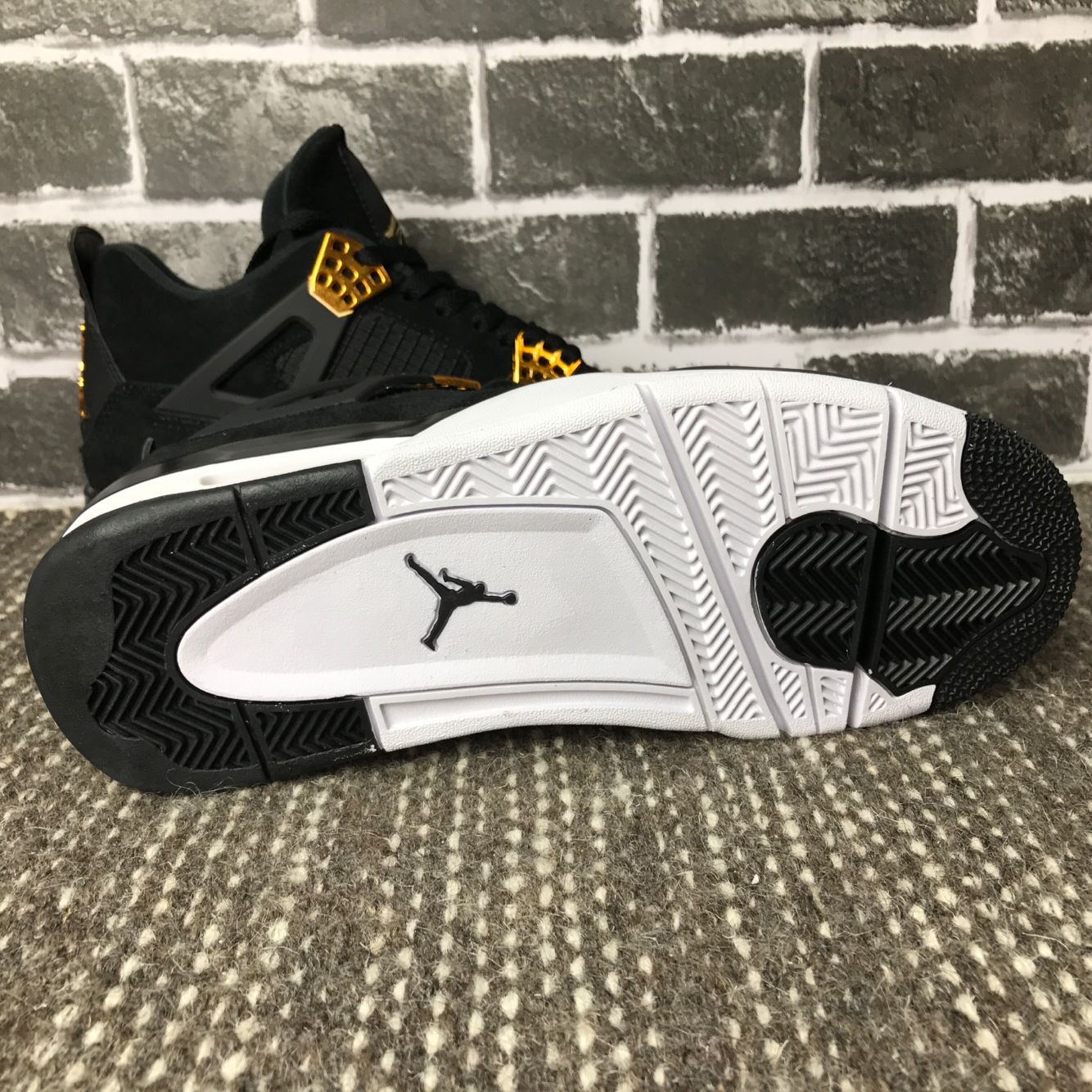 4 Retro Royalty