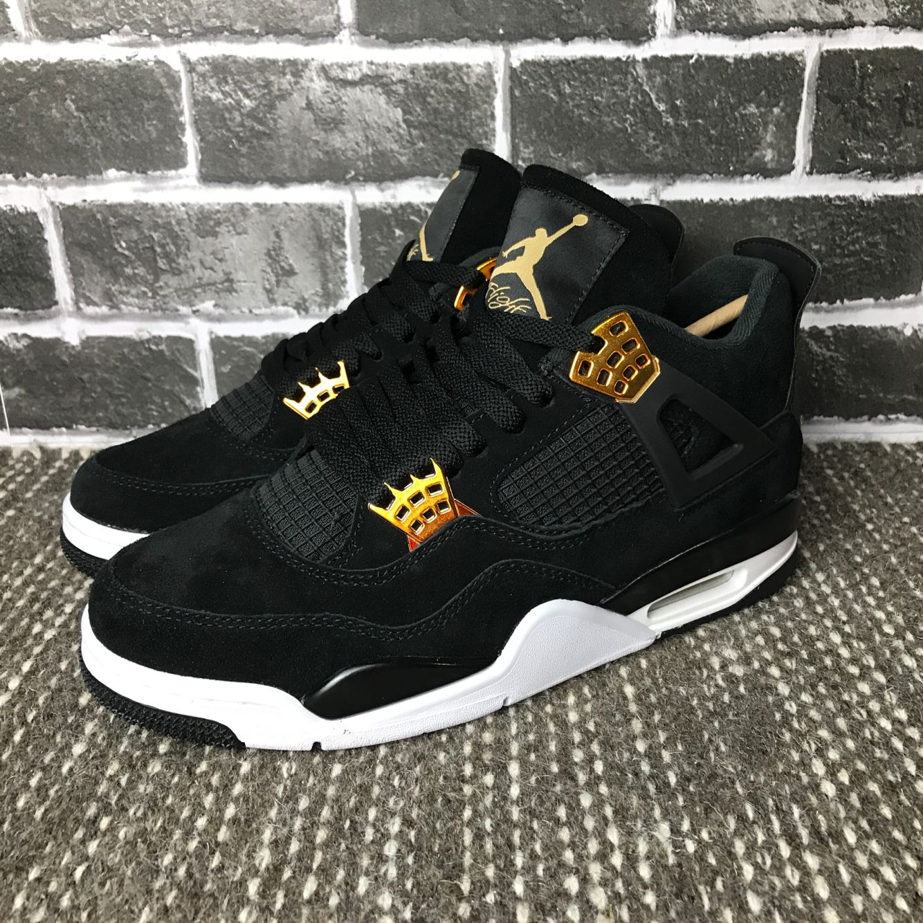 4 Retro Royalty