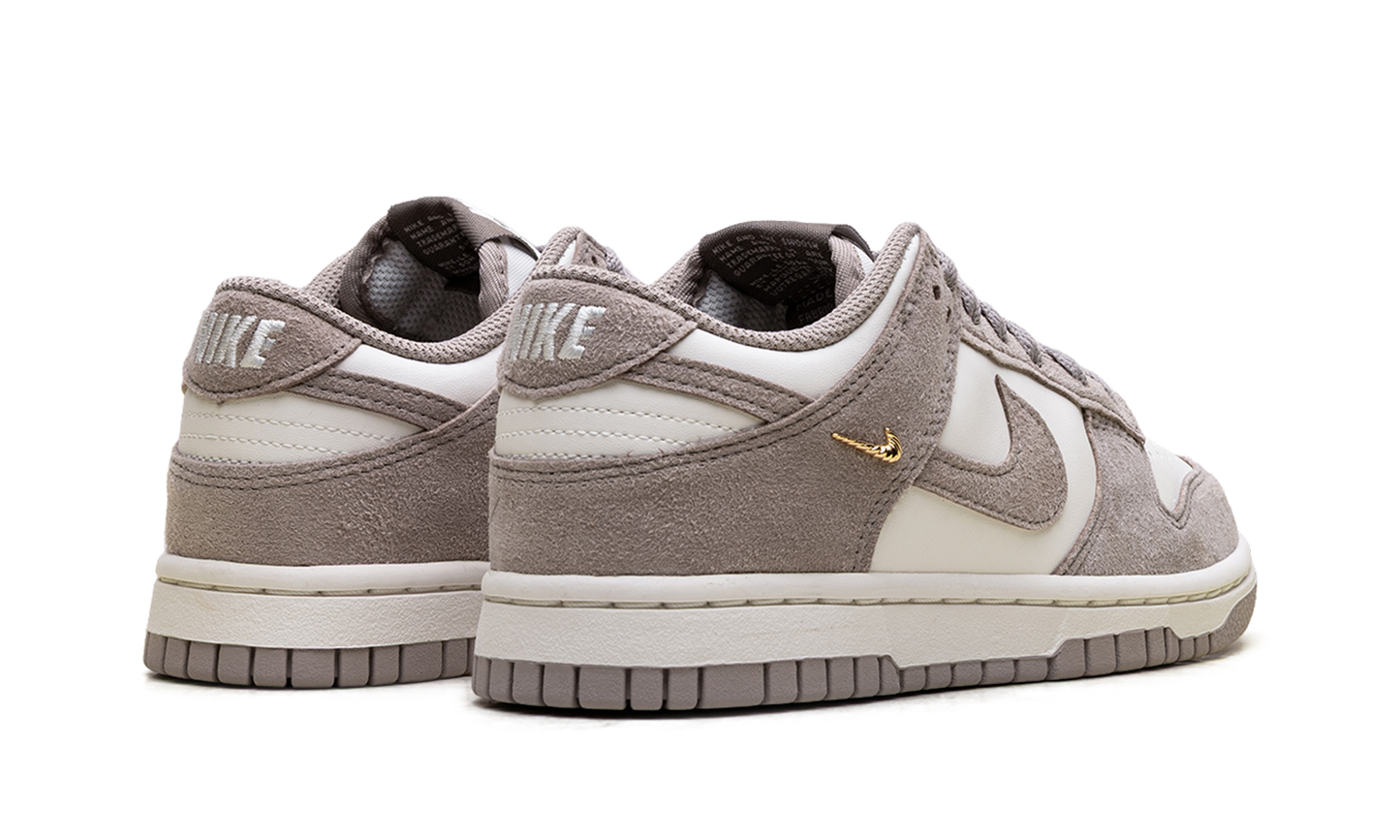 Dunk Low WMNS"Malt Gold Mini Swoosh" IB4417 105