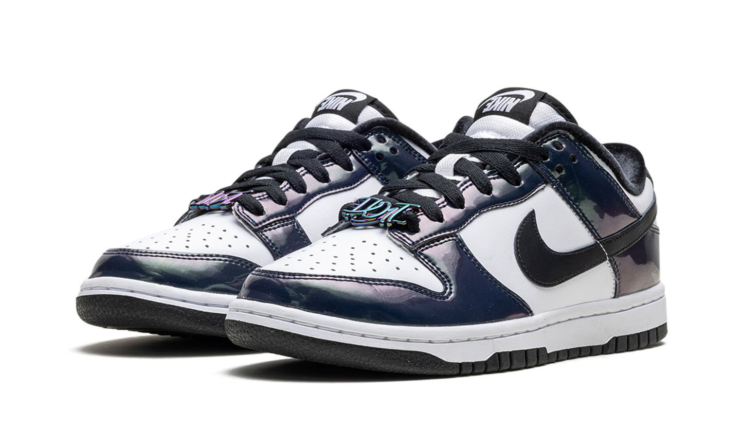 Dunk Low SE WMNS"Just Do It Iridescent" FQ8143 001