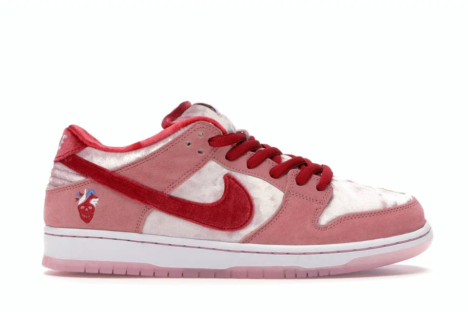 SB Dunk LowStrangeLove Skateboards (Regular Box)