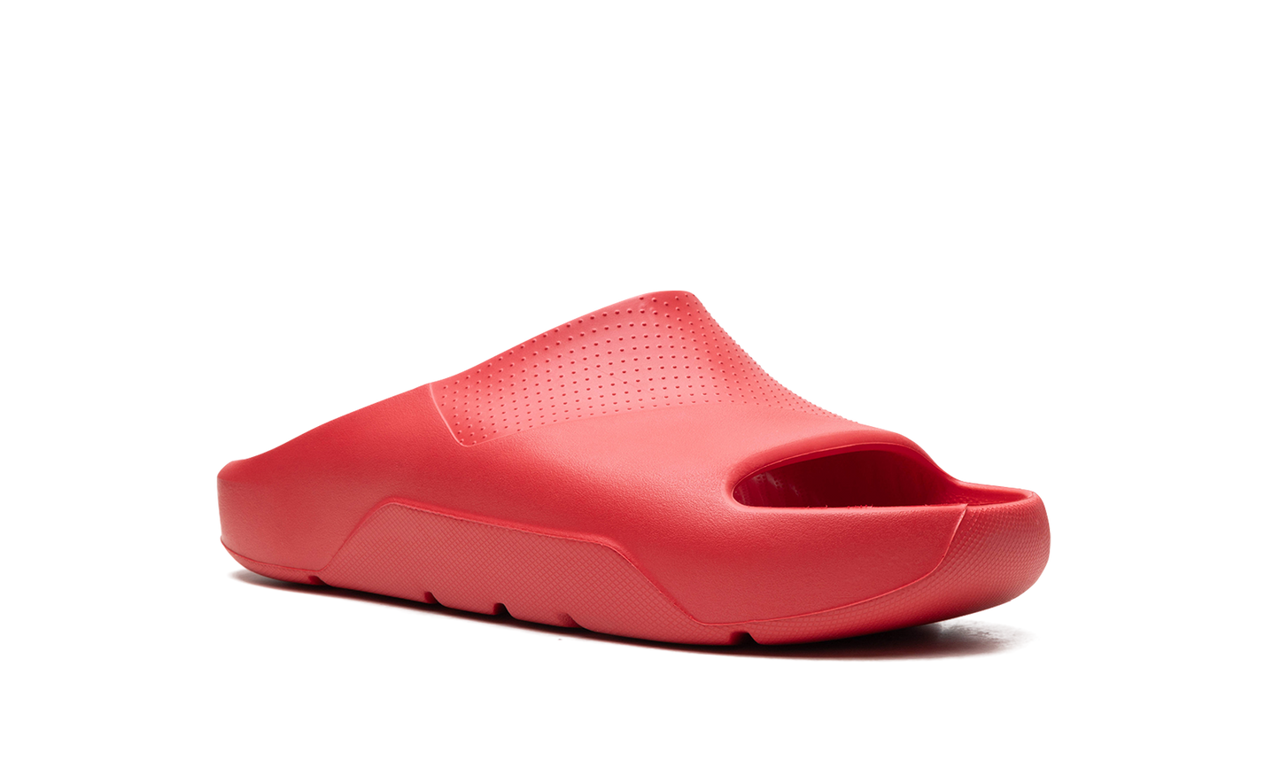 Post Slide "University Red" DX5575 600