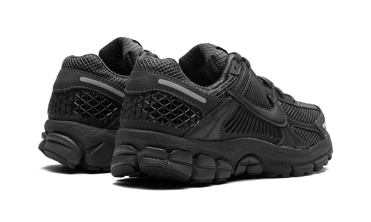 Zoom Vomero 5 WMNS"Triple Black" FQ7079 002