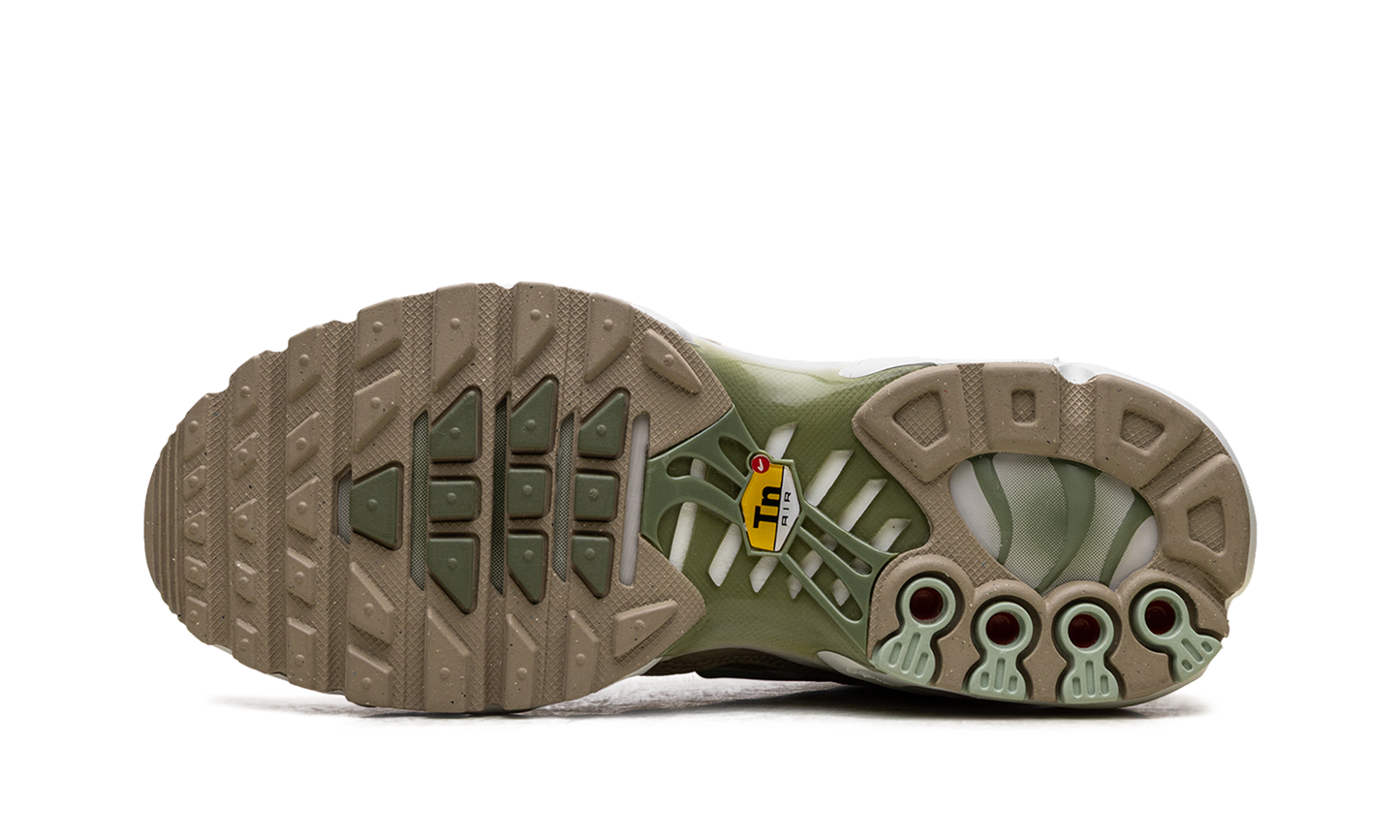 Air Max Plus WMNS"Light Bone/ Honeydew/ Alligator" DX8954 001