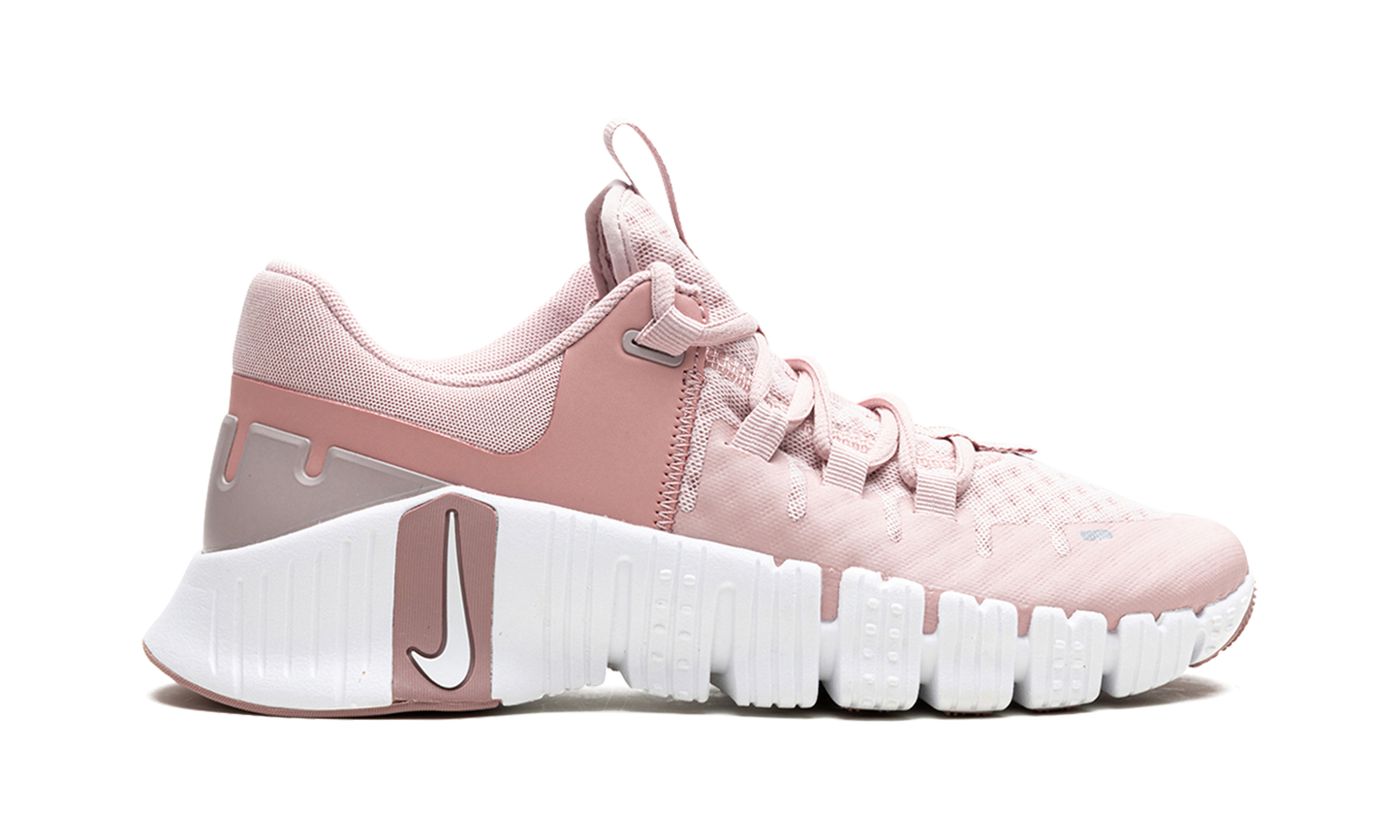 WMNS Free Metcon 5"Pink Oxford" DV3950 600