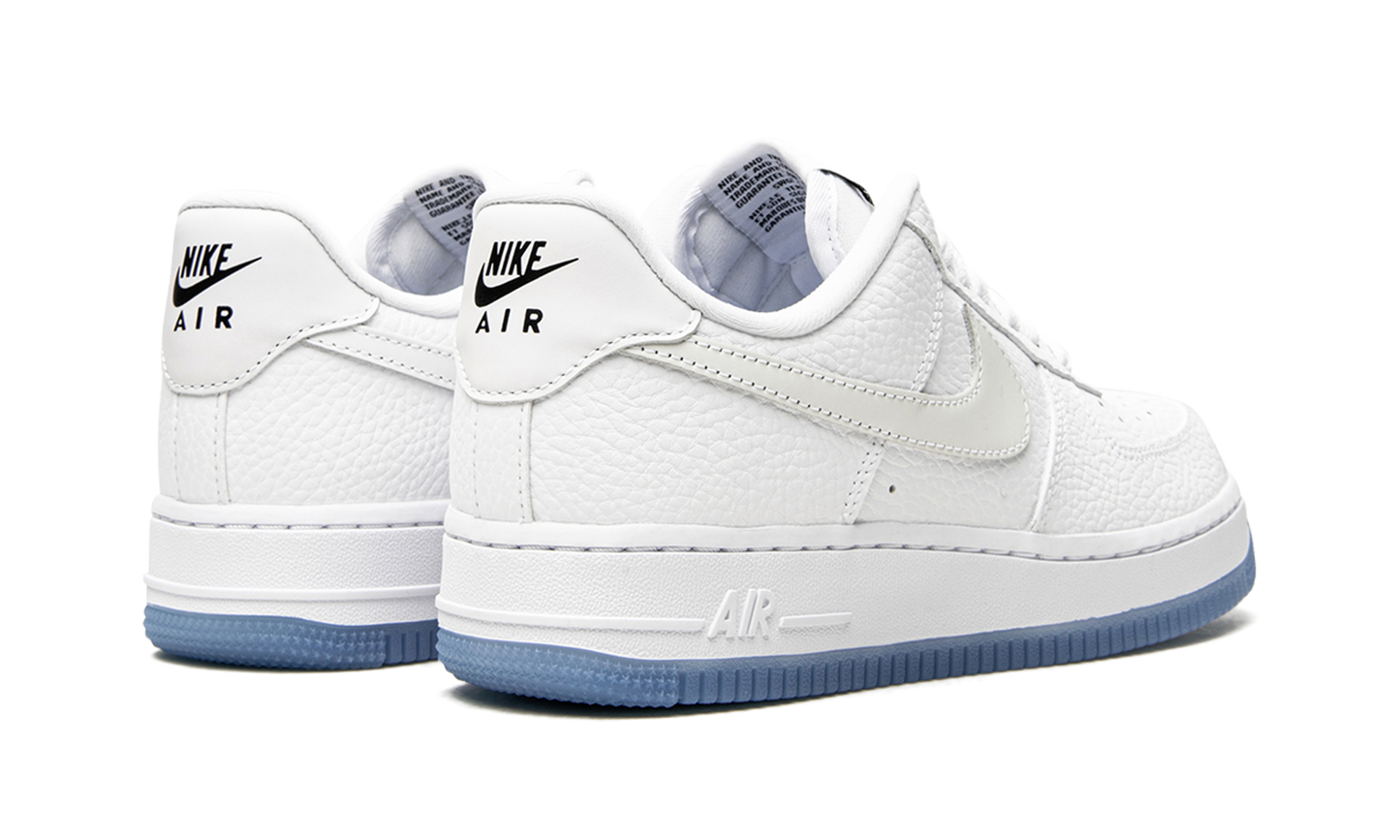 AIR FORCE 1 LO WMNS"UV Reactive Swoosh" DA8301 101